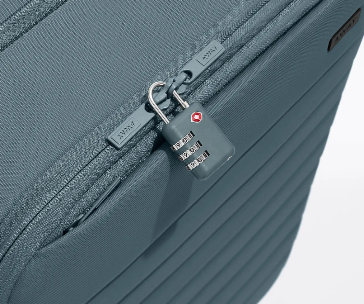 Softside Medium in Coast Blue