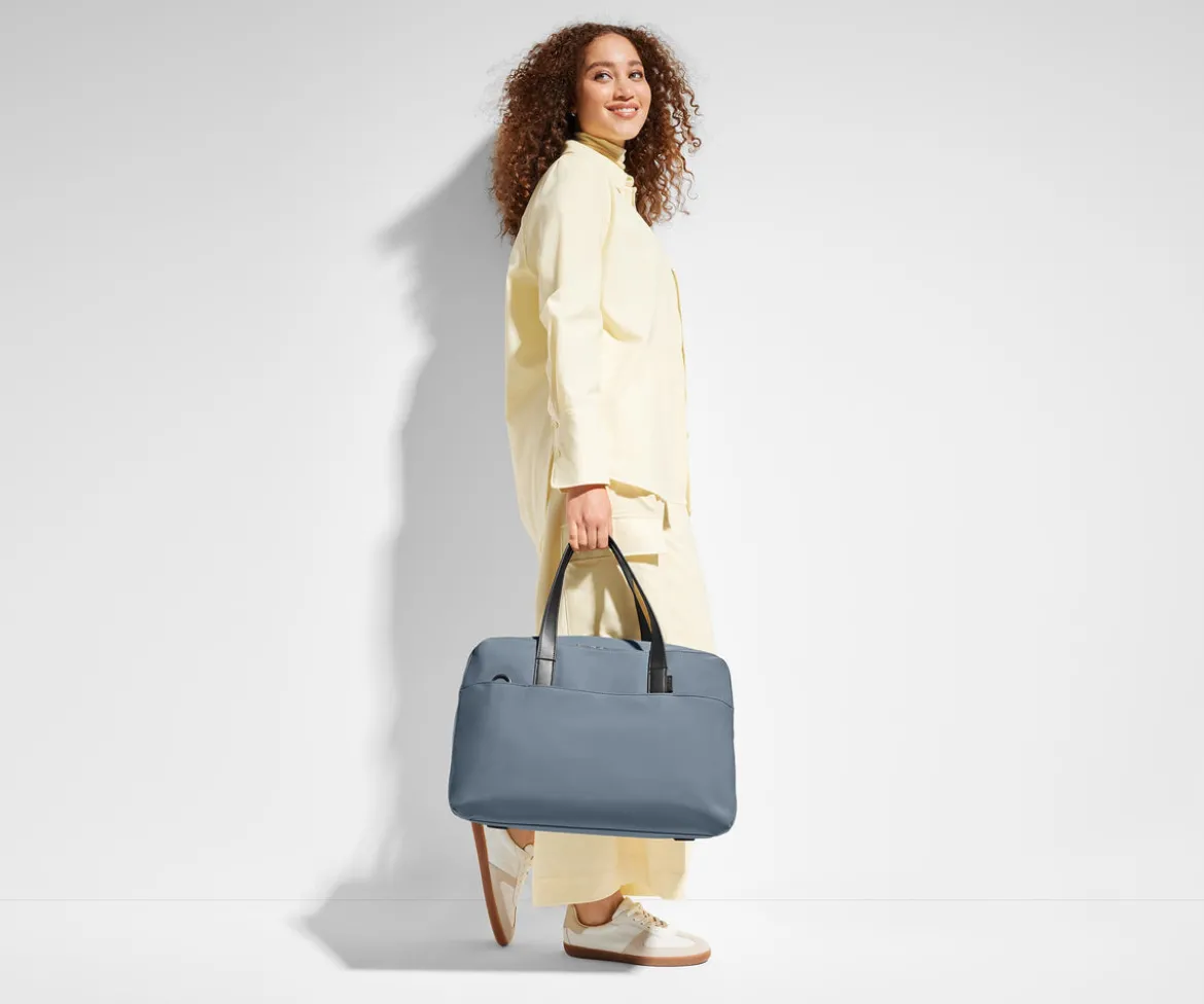 The Overnight Bag in Navy Blue